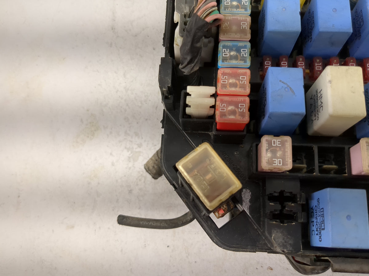 2000-2006 Hyundai Accent Fusebox Fuse Box Panel Relay Module P/N:91205-25061 3227A08 Fits Fits 2000 2001 2002 2003 2004 2005