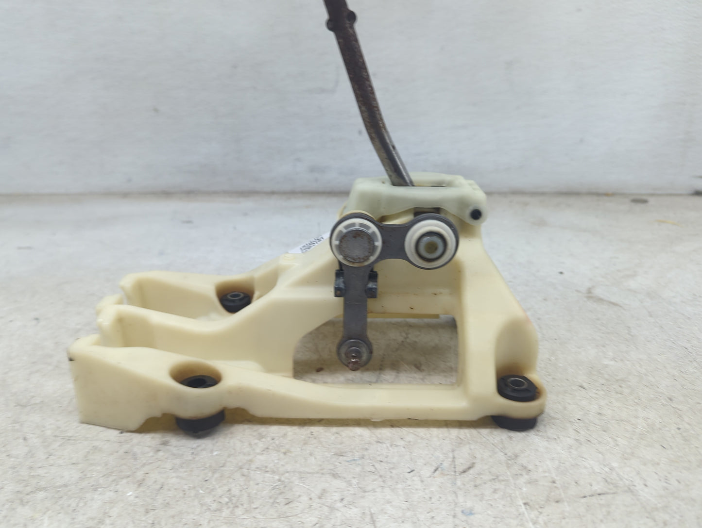 2003 Hyundai Elantra Floor Console Assembly Shifter - Oemusedautoparts1.com