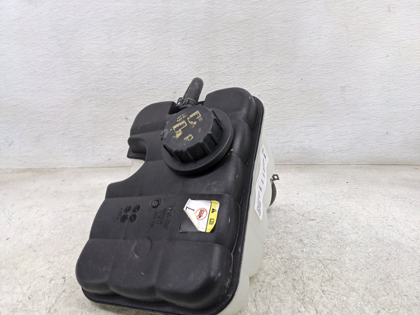 2001 Hyundai Santa Fe Radiator Coolant Overflow Expansion Tank Bottle - Oemusedautoparts1.com