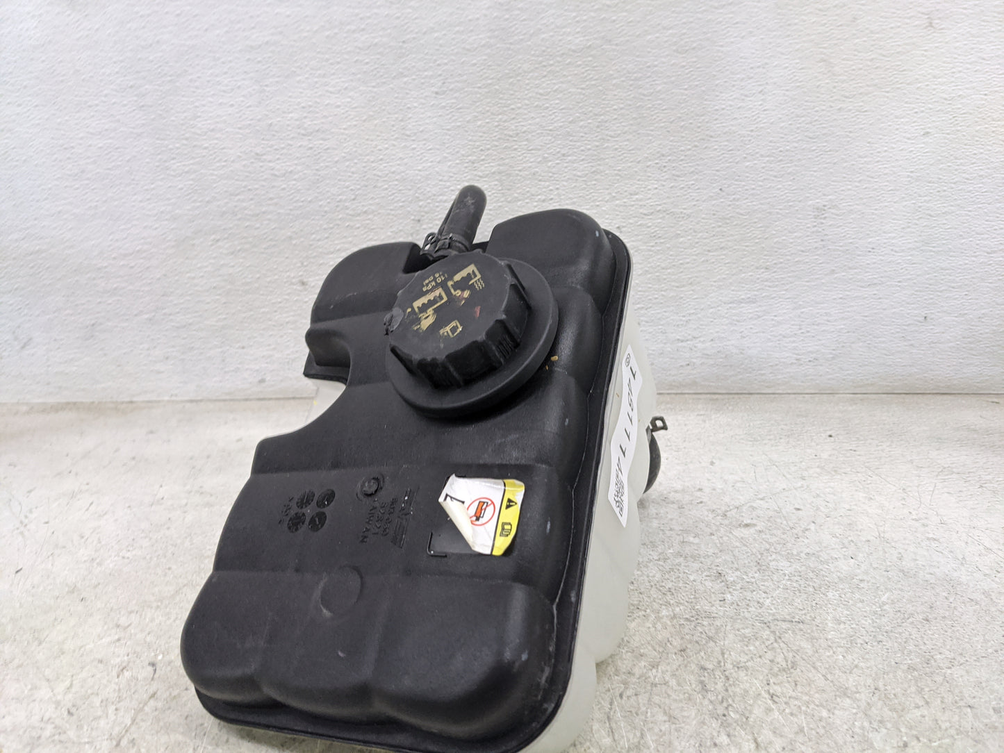 2001 Hyundai Santa Fe Radiator Coolant Overflow Expansion Tank Bottle - Oemusedautoparts1.com