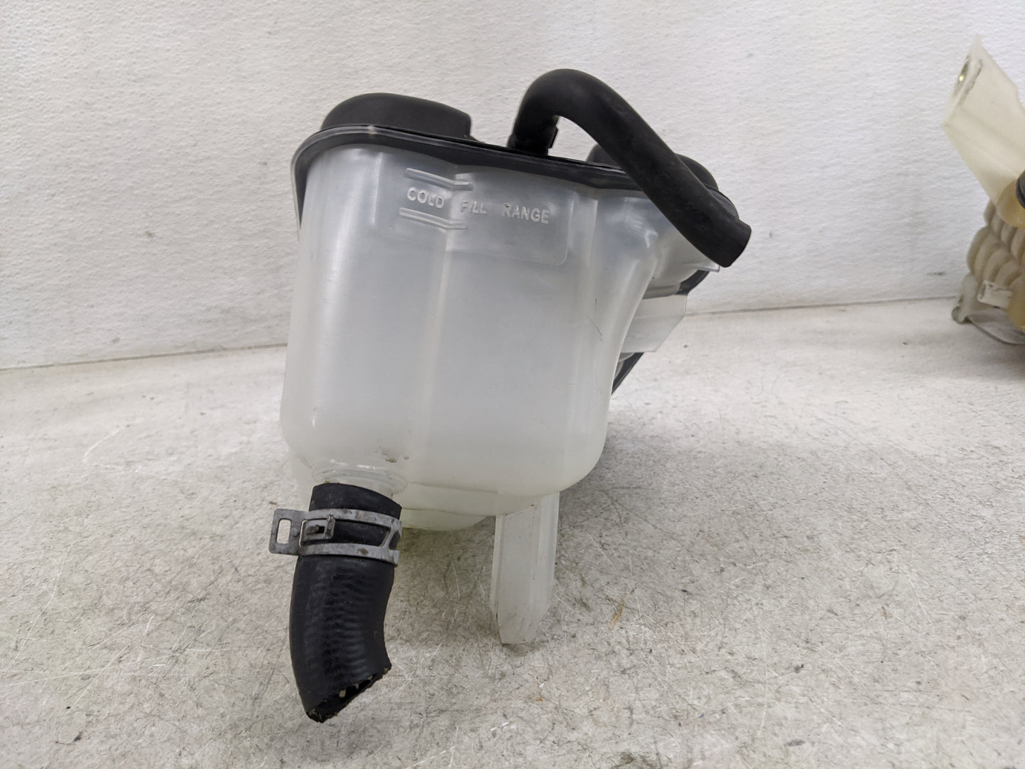 2001 Hyundai Santa Fe Radiator Coolant Overflow Expansion Tank Bottle - Oemusedautoparts1.com
