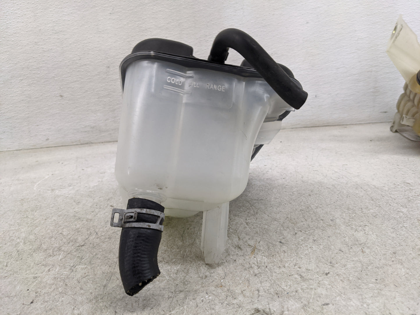 2001 Hyundai Santa Fe Radiator Coolant Overflow Expansion Tank Bottle - Oemusedautoparts1.com