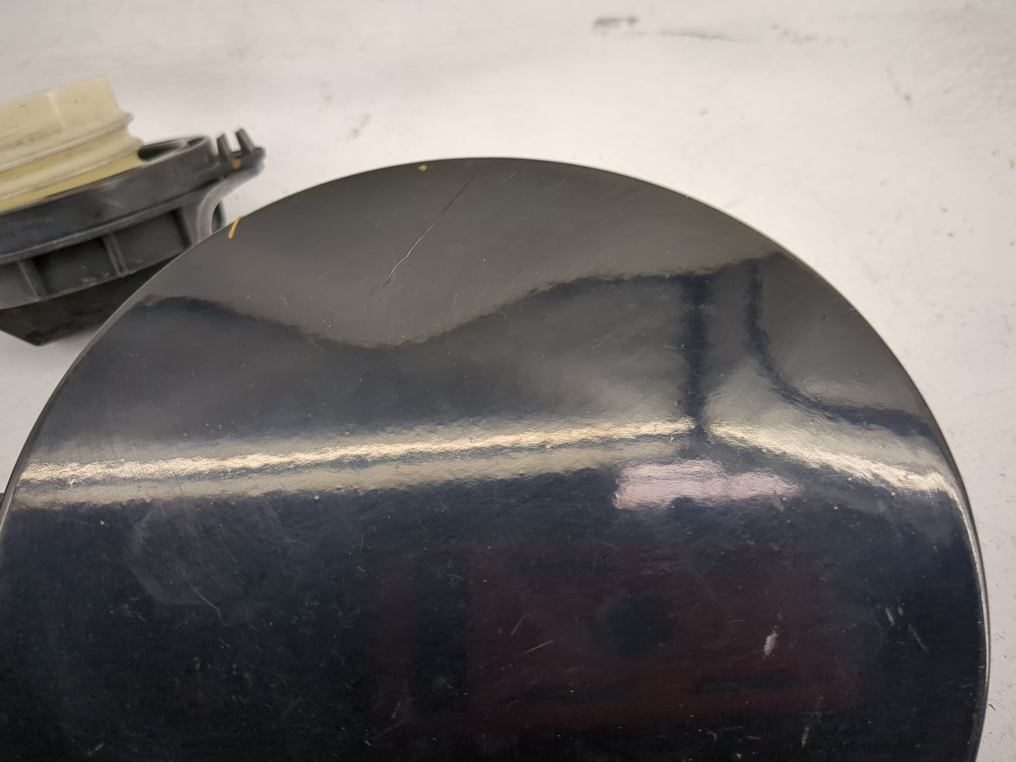 2003 Hyundai Santa Fe Fuel Tank Door Lid Gas Tank Black - Oemusedautoparts1.com