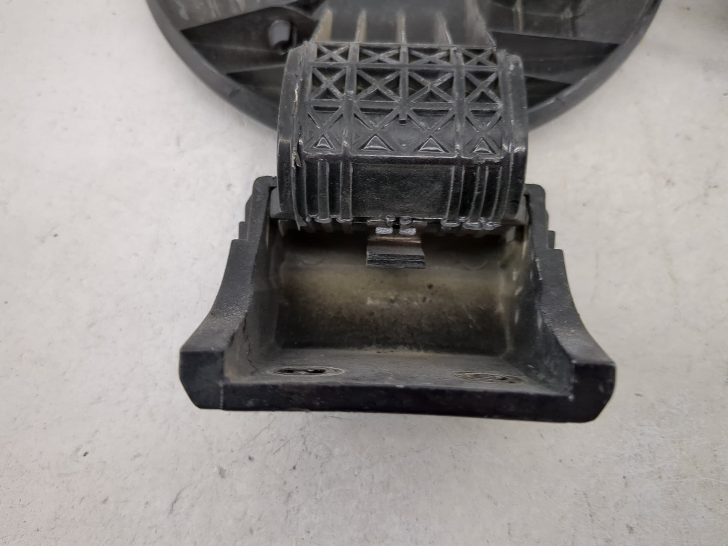 2003 Hyundai Santa Fe Fuel Tank Door Lid Gas Tank Black - Oemusedautoparts1.com