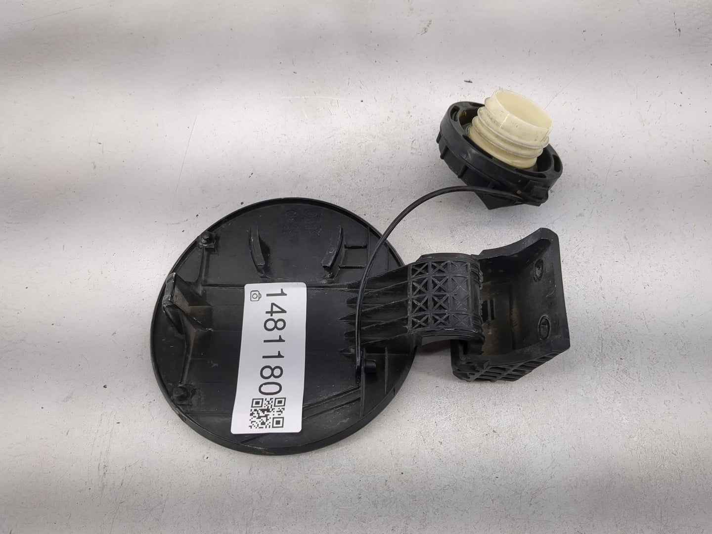 2003 Hyundai Santa Fe Fuel Tank Door Lid Gas Tank Black - Oemusedautoparts1.com