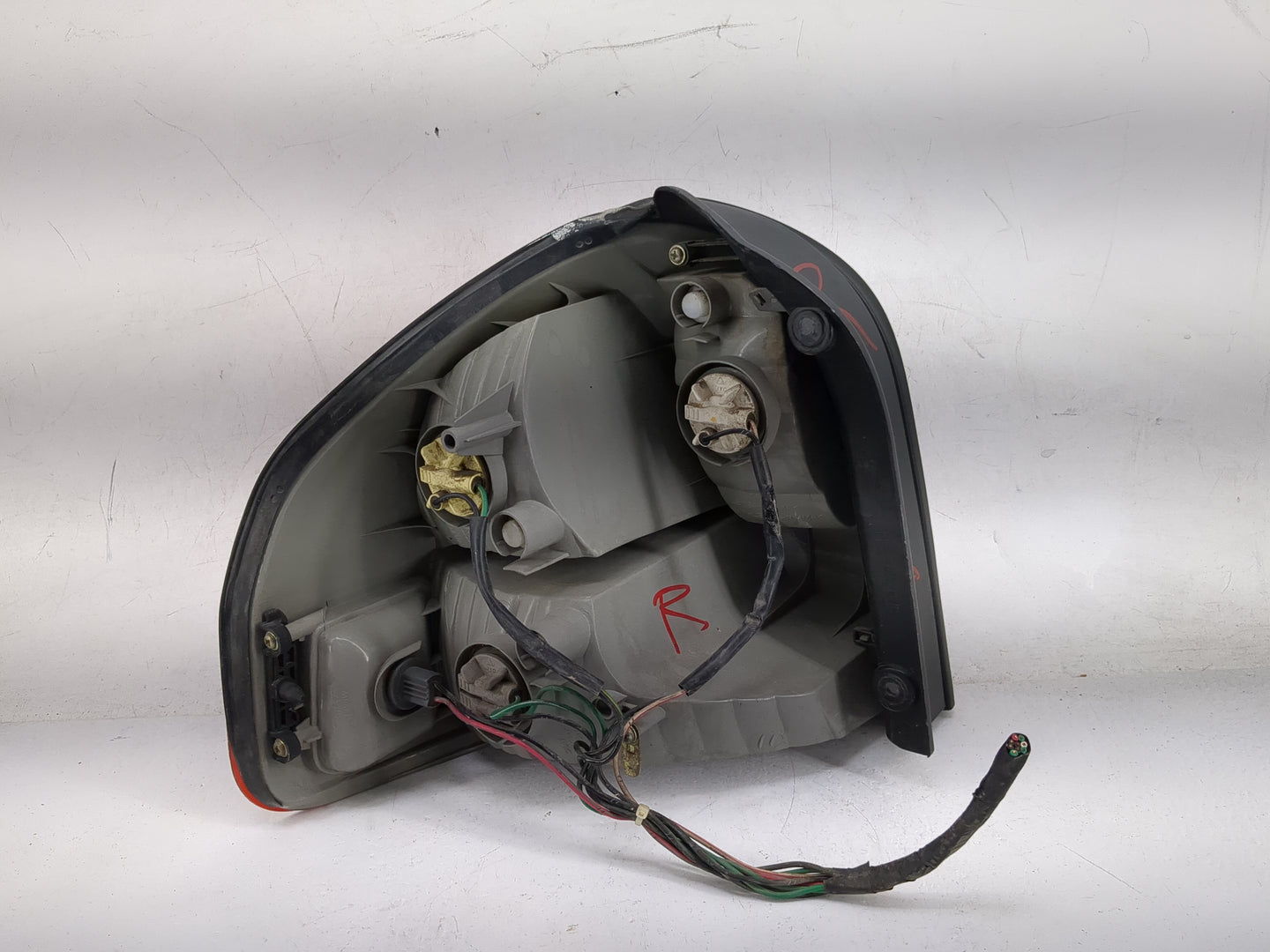 2001-2004 Hyundai Santa Fe Tail Light Assembly Passenger Right OEM Fits Fits 2001 2002 2003 2004 OEM Used Auto Parts - Oemus