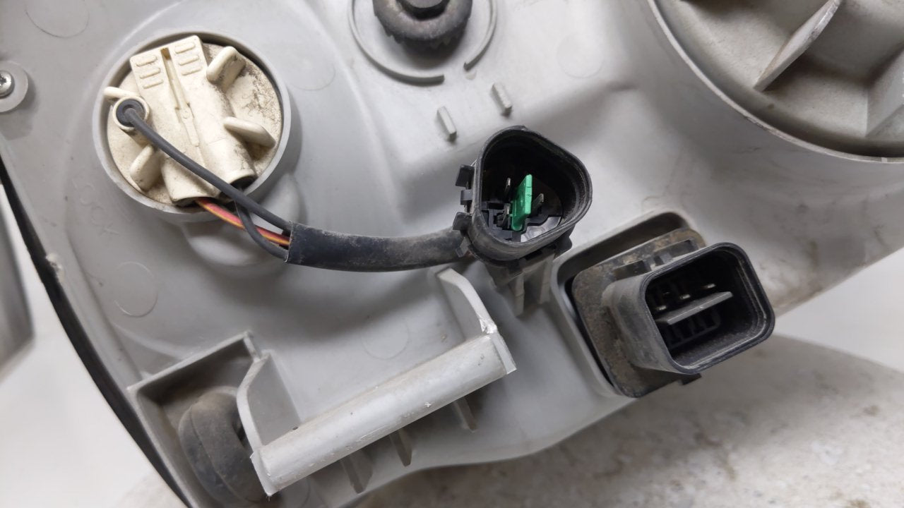 2003 Hyundai Santa Fe Driver Left Oem Head Light Lamp  R8s40b13 - Oemusedautoparts1.com