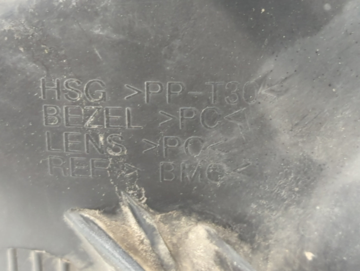 2001-2004 Hyundai Santa Fe Passenger Right Oem Head Light Headlight Lamp - Oemusedautoparts1.com