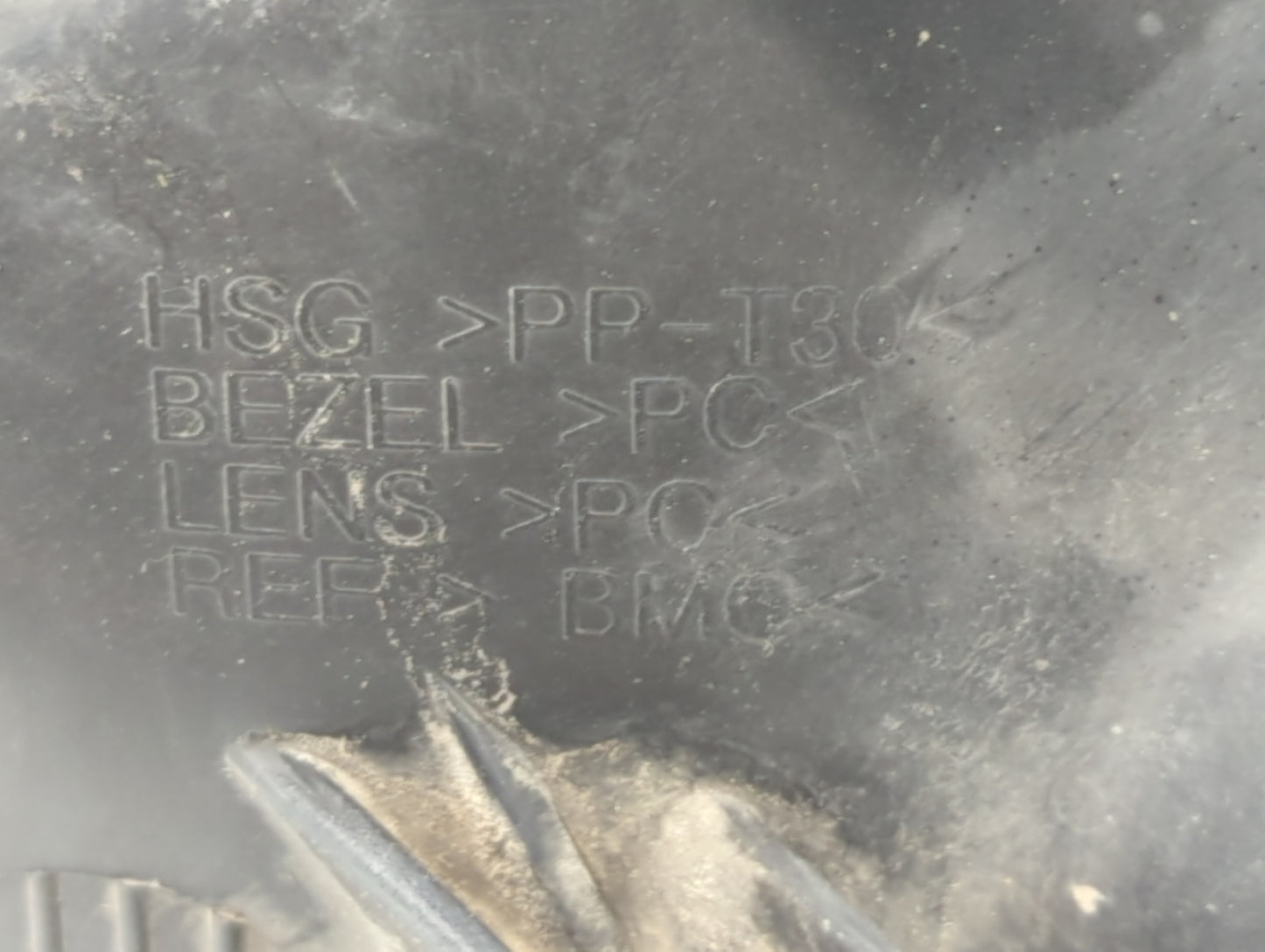 2001-2004 Hyundai Santa Fe Passenger Right Oem Head Light Headlight Lamp - Oemusedautoparts1.com