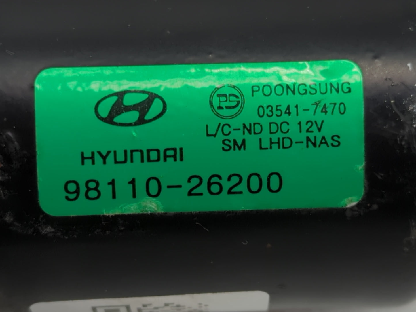 2001-2004 Hyundai Santa Fe Front Windshield Wiper Motor P/N:98110-26200 Fits Fits 2001 2002 2003 2004 OEM Used Auto Parts - 