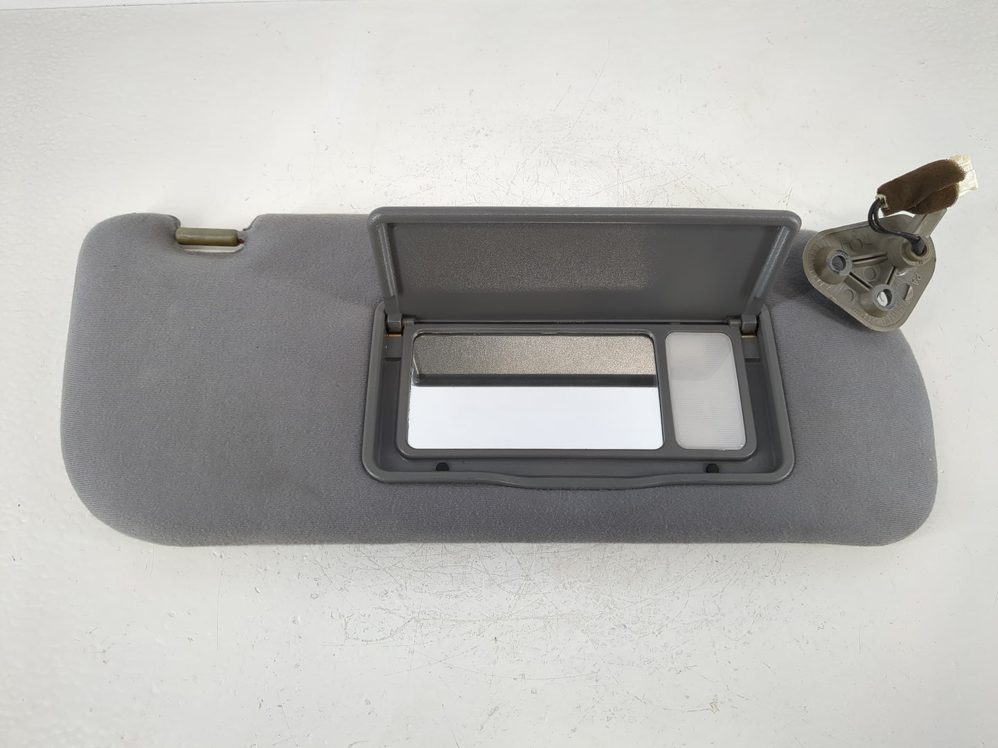 2002-2005 Hyundai Sonata Sun Visor Shade Replacement Passenger Right Mirror Fits Fits 2002 2003 2004 2005 OEM Used Auto Part