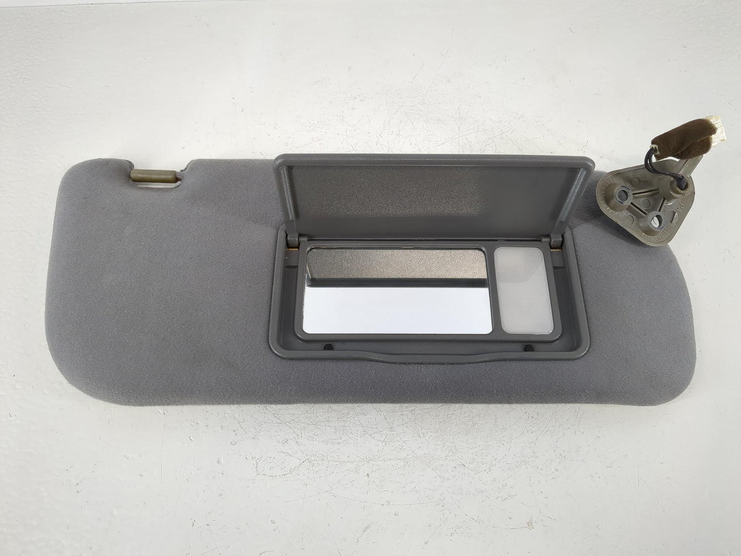 2002-2005 Hyundai Sonata Sun Visor Shade Replacement Passenger Right Mirror Fits Fits 2002 2003 2004 2005 OEM Used Auto Part