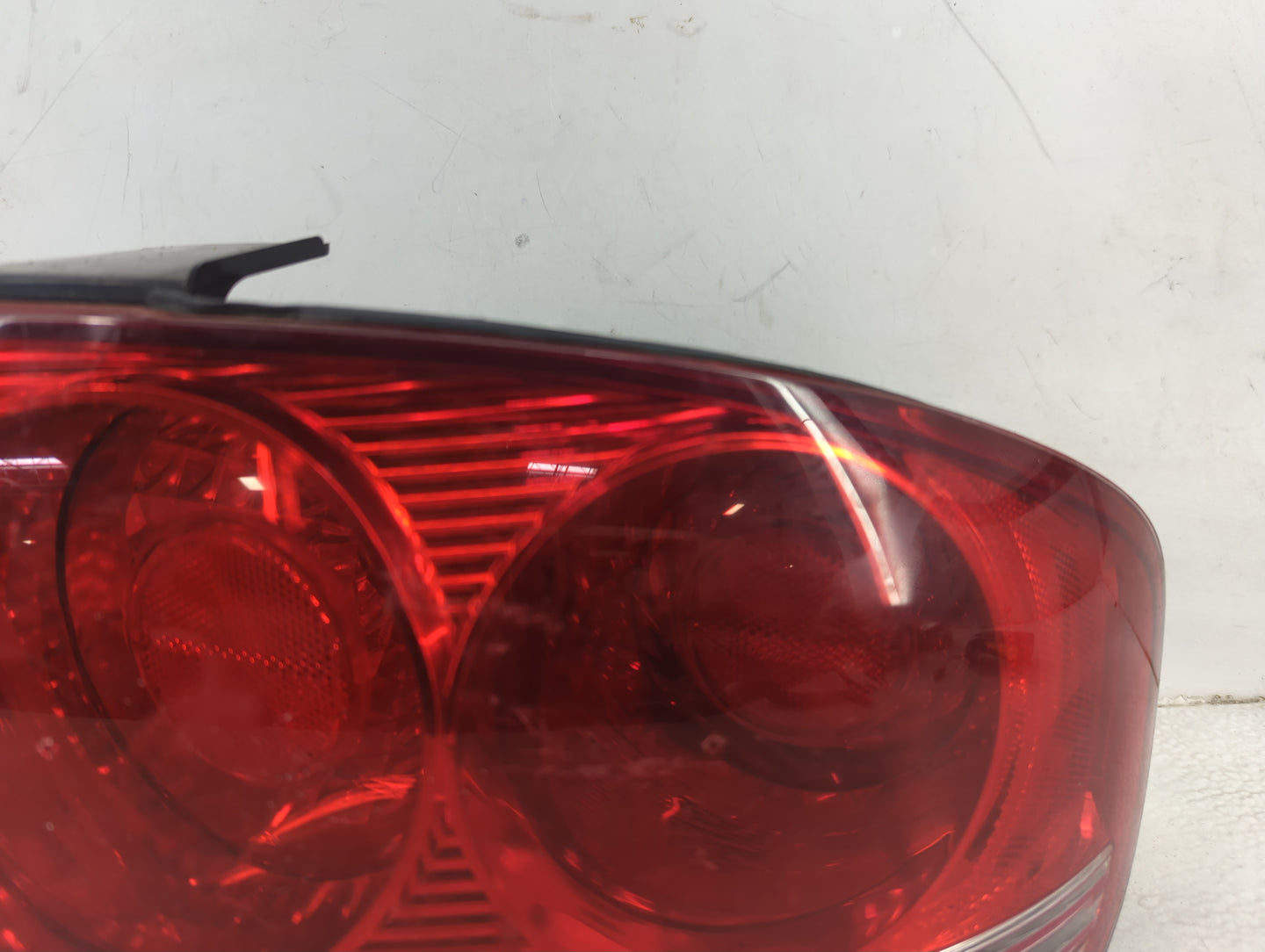 2002-2005 Hyundai Sonata Tail Light Assembly Passenger Right OEM Fits Fits 2002 2003 2004 2005 OEM Used Auto Parts - Oemused