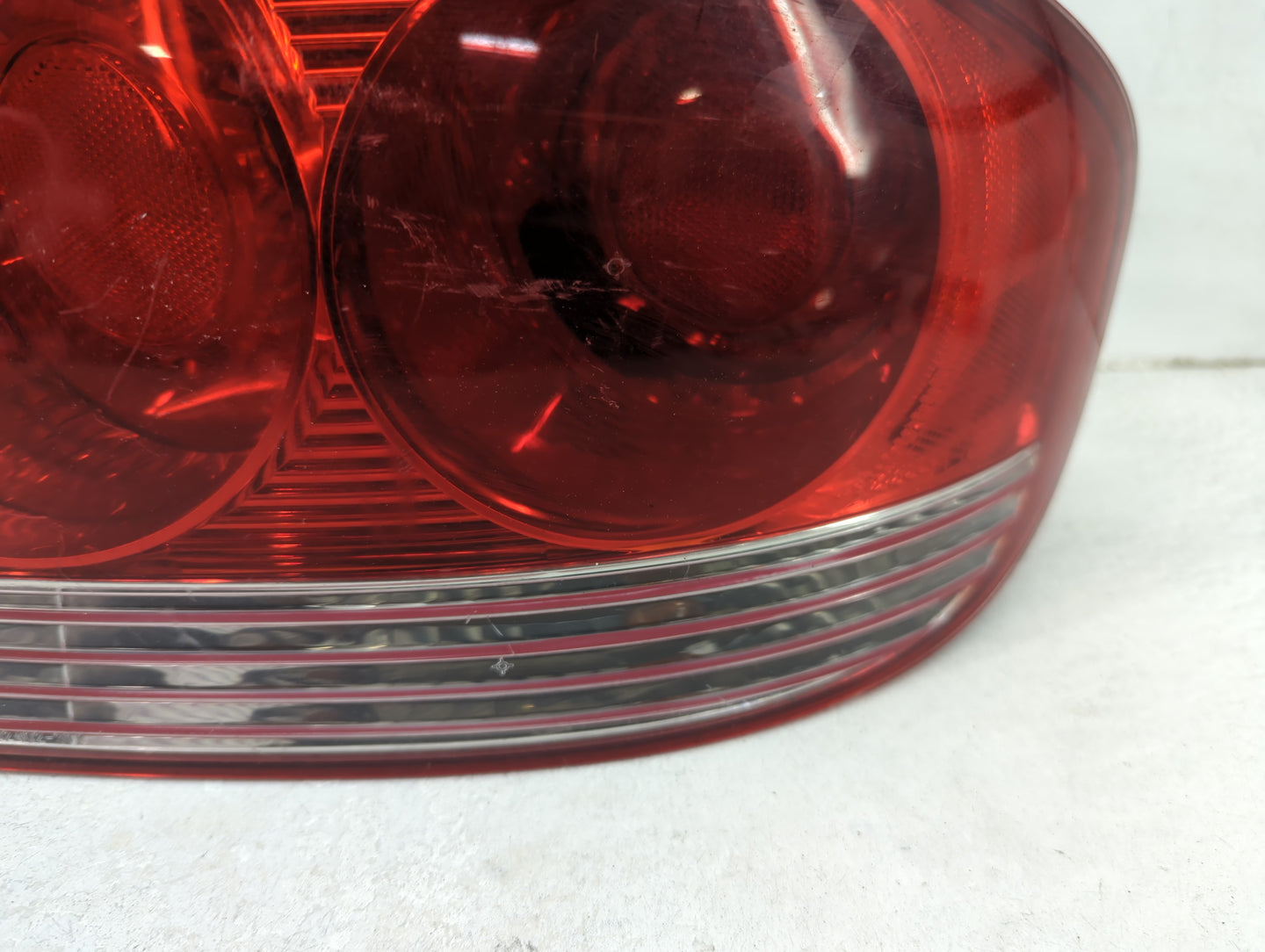 2002-2005 Hyundai Sonata Tail Light Assembly Passenger Right OEM Fits Fits 2002 2003 2004 2005 OEM Used Auto Parts - Oemused
