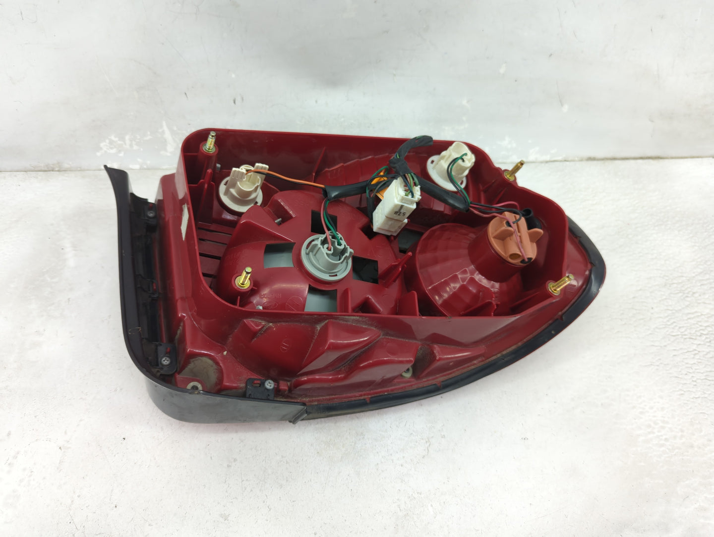 2002-2005 Hyundai Sonata Tail Light Assembly Passenger Right OEM Fits Fits 2002 2003 2004 2005 OEM Used Auto Parts - Oemused