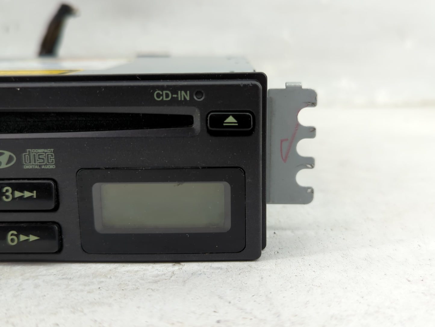2002-2005 Hyundai Sonata Radio AM FM Cd Player Receiver Replacement P/N:96160-3D102 Fits Fits 2002 2003 2004 2005 OEM Used A