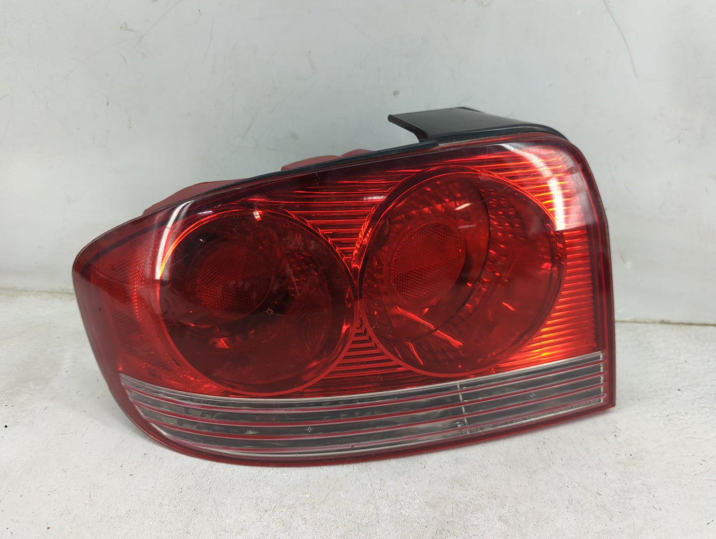 2002-2005 Hyundai Sonata Tail Light Assembly Passenger Right OEM Fits Fits 2002 2003 2004 2005 OEM Used Auto Parts - Oemused
