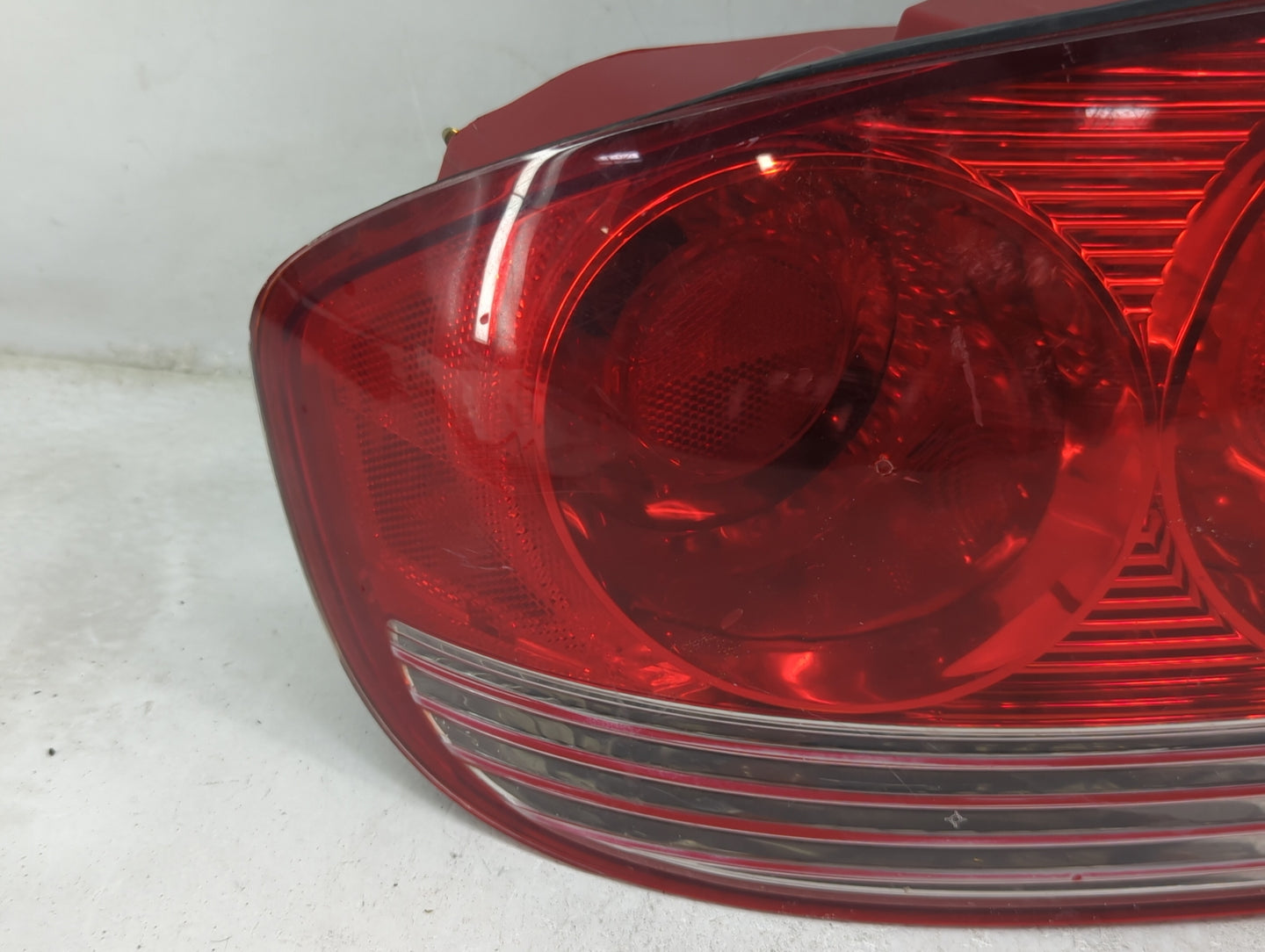 2002-2005 Hyundai Sonata Tail Light Assembly Passenger Right OEM Fits Fits 2002 2003 2004 2005 OEM Used Auto Parts - Oemused