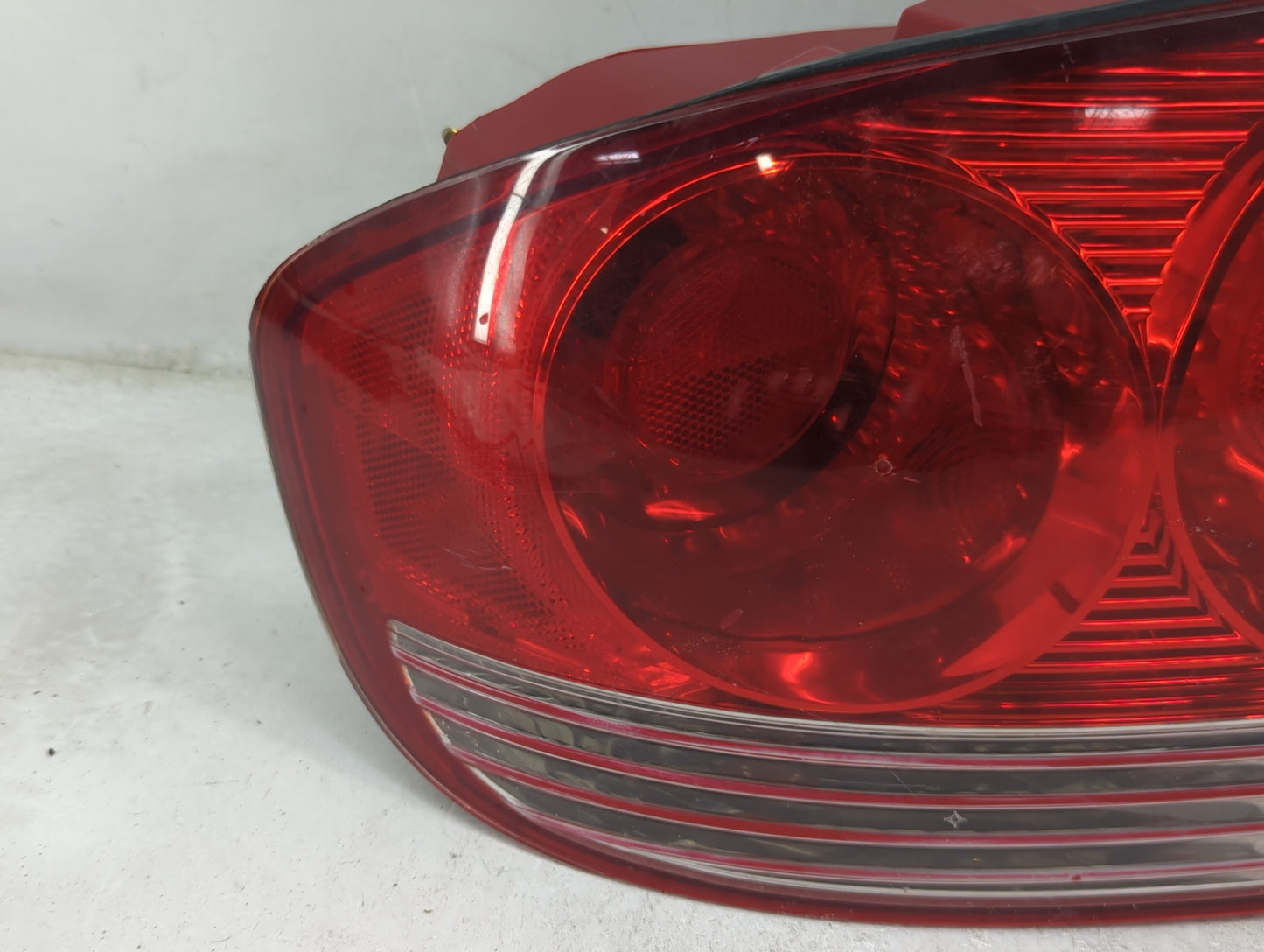 2002-2005 Hyundai Sonata Tail Light Assembly Passenger Right OEM Fits Fits 2002 2003 2004 2005 OEM Used Auto Parts - Oemused