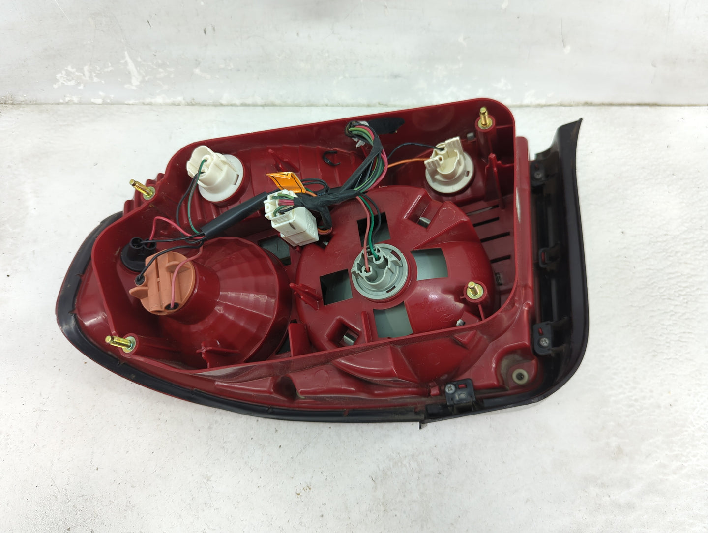 2002-2005 Hyundai Sonata Tail Light Assembly Passenger Right OEM Fits Fits 2002 2003 2004 2005 OEM Used Auto Parts - Oemused