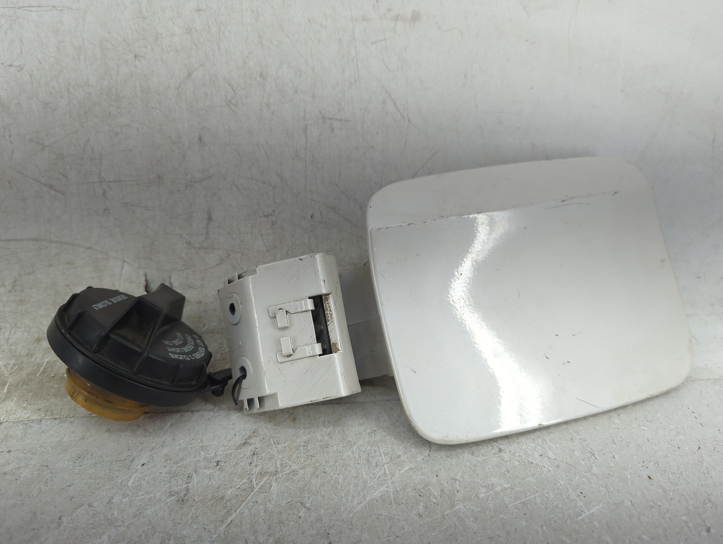 2003 Hyundai Sonata Fuel Tank Door Lid Gas Tank Silver - Oemusedautoparts1.com