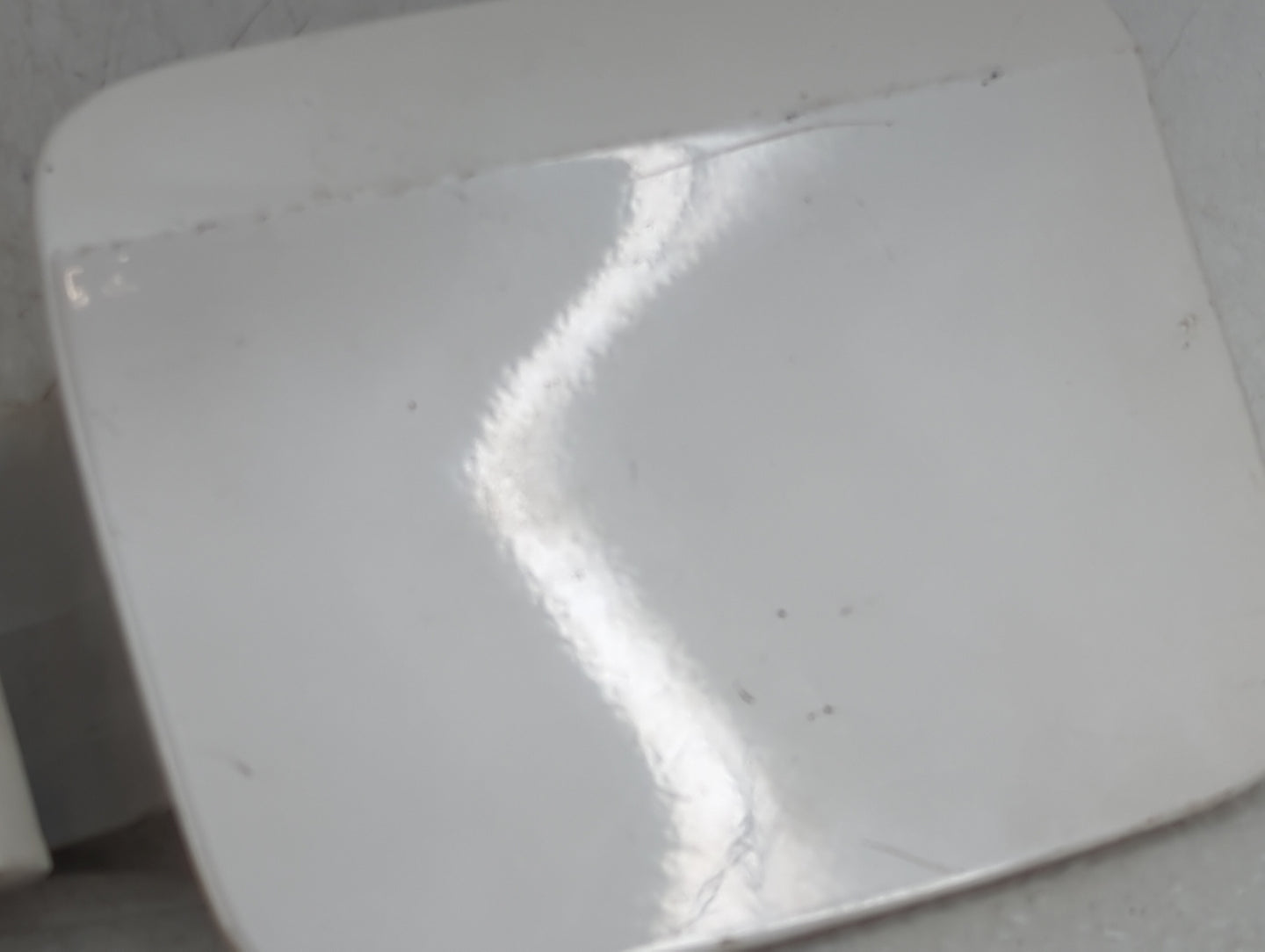 2003 Hyundai Sonata Fuel Tank Door Lid Gas Tank Silver - Oemusedautoparts1.com