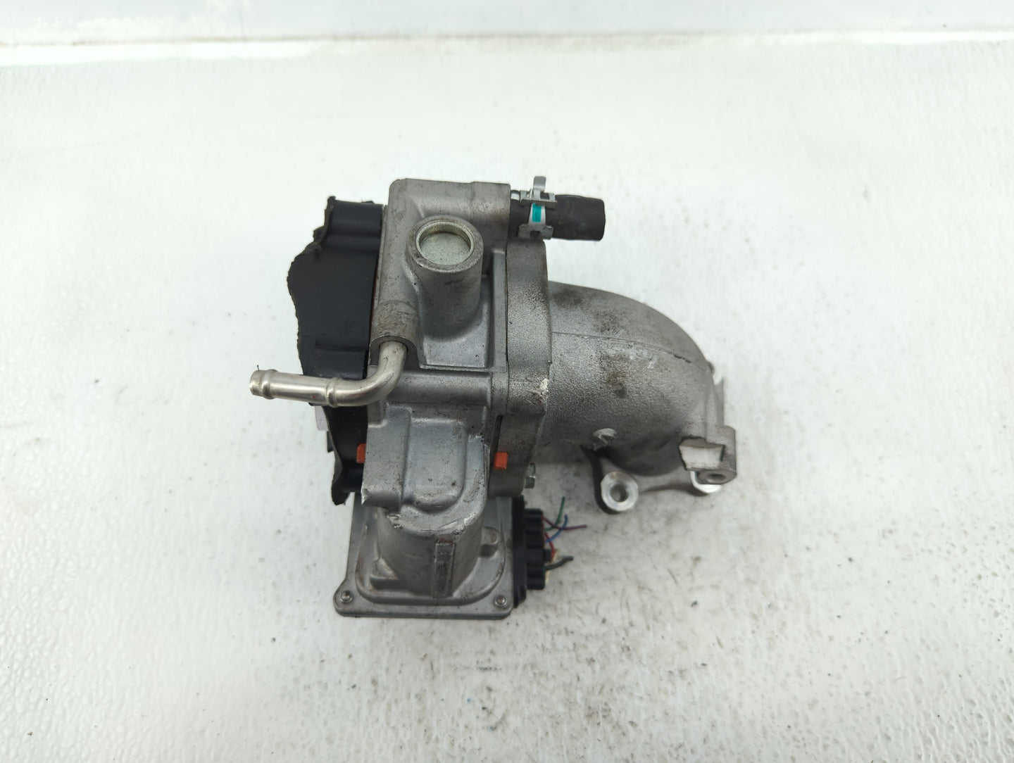 2003-2008 Hyundai Tiburon Throttle Body P/N:3510037320 Fits Fits 2001 2002 2003 2004 2005 2006 2007 2008 OEM Used Auto Parts