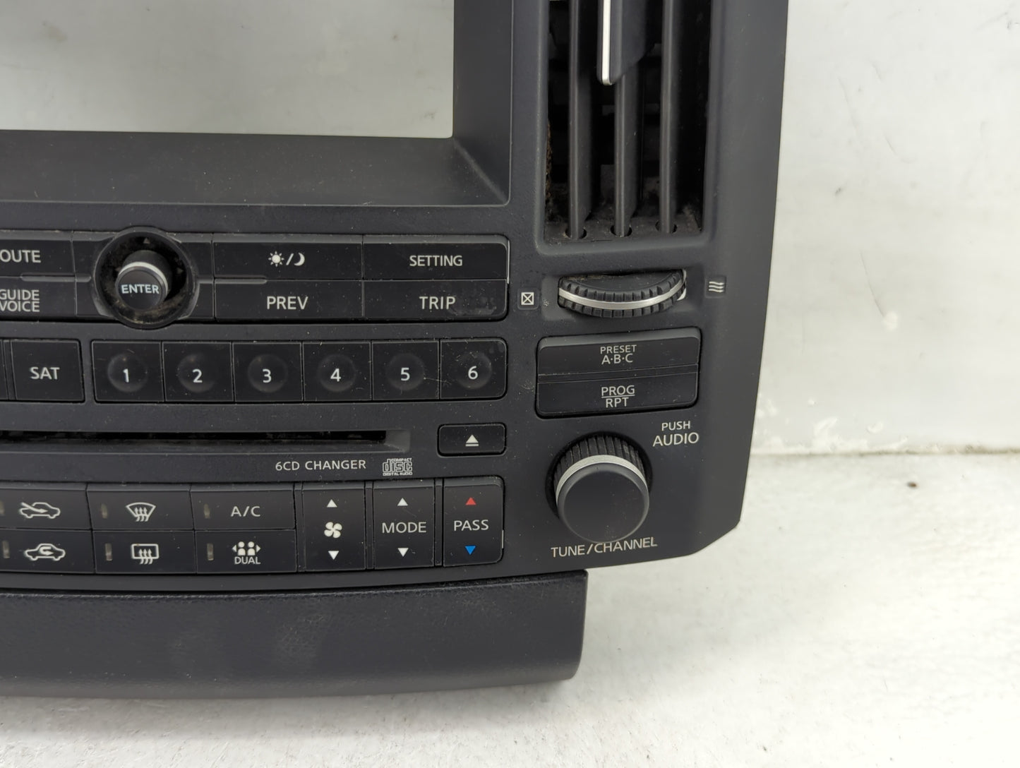 2003 Infiniti Fx35 Climate Control Module Temperature AC/Heater Replacement P/N:28395 CG010 Fits OEM Used Auto Parts - Oemus