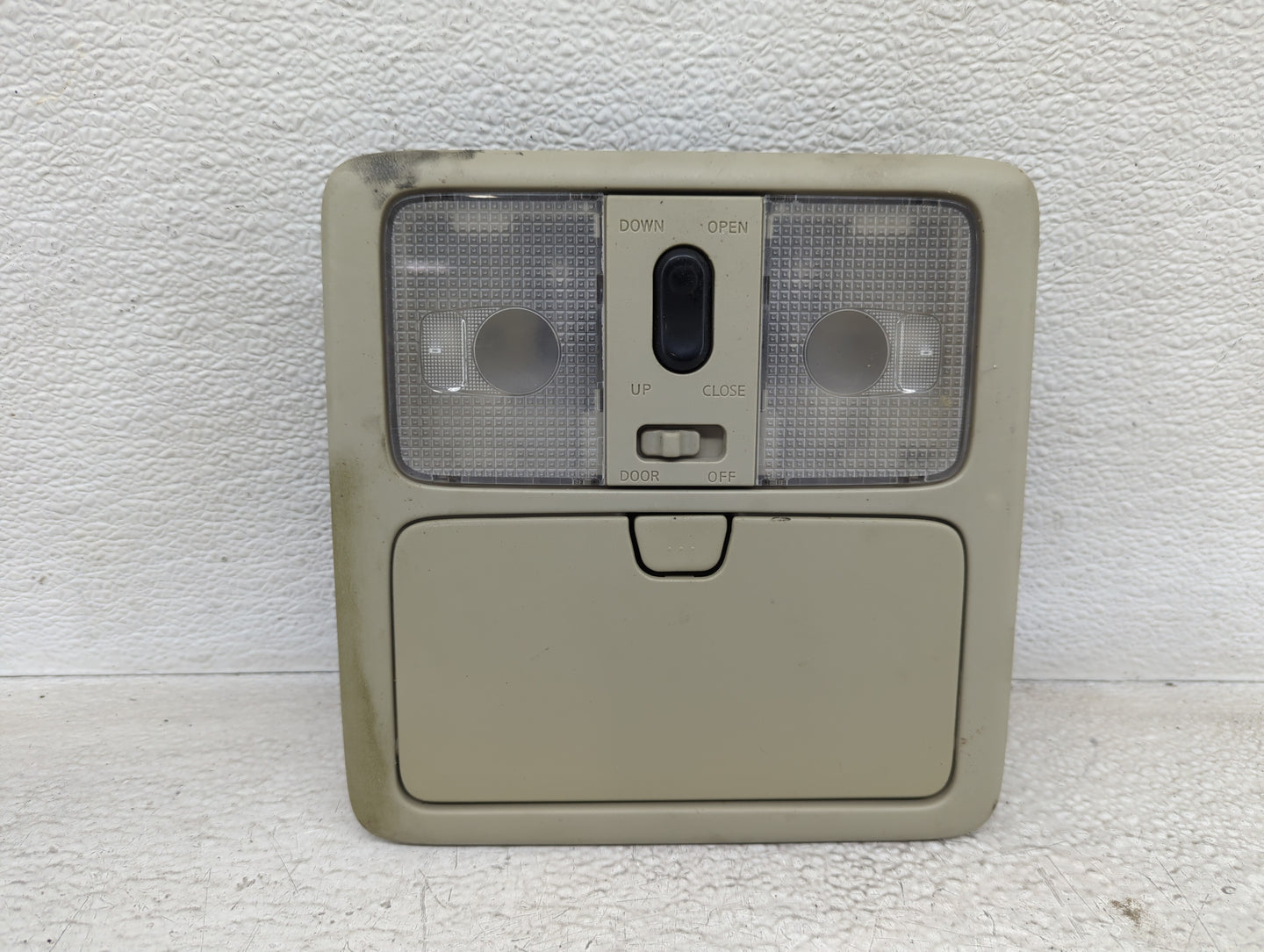 2003-2004 Infiniti G35 Overhead Console W/rear Climate Control Beige - Oemusedautoparts1.com