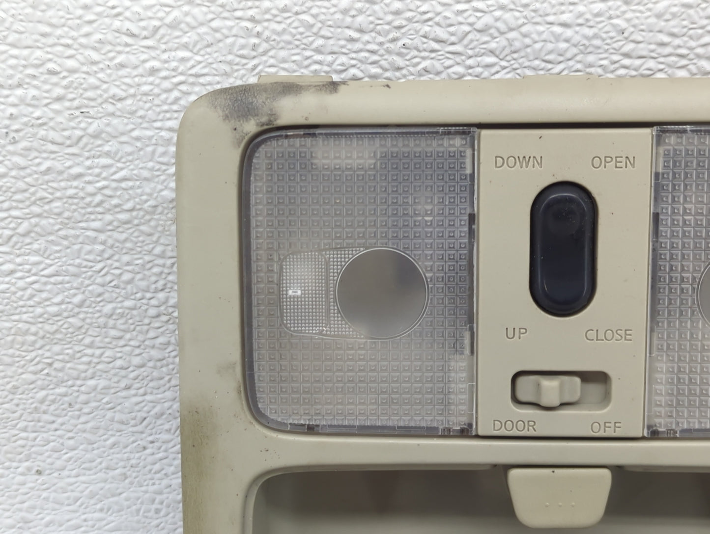 2003-2004 Infiniti G35 Overhead Console W/rear Climate Control Beige - Oemusedautoparts1.com