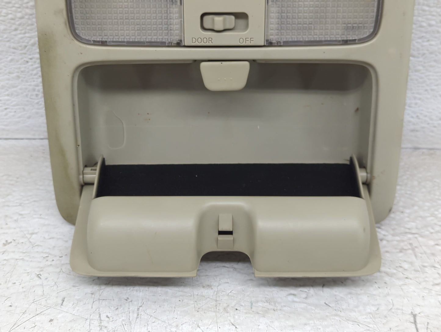 2003-2004 Infiniti G35 Overhead Console W/rear Climate Control Beige - Oemusedautoparts1.com
