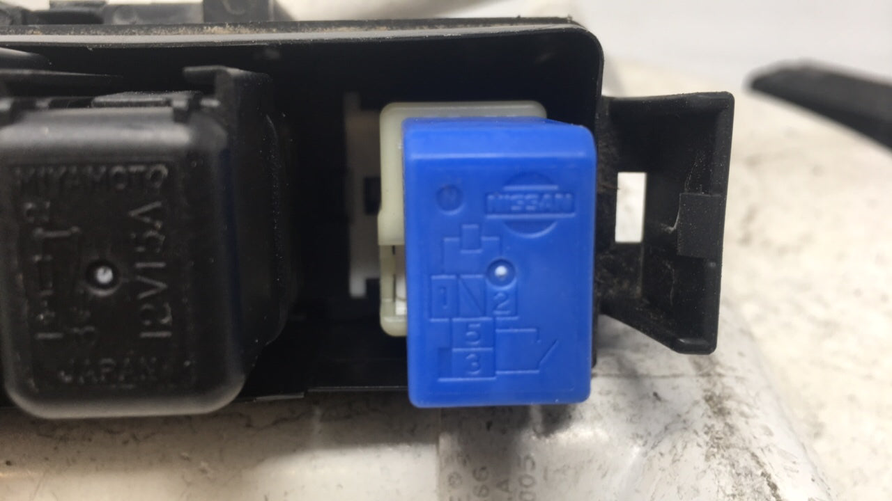 2003 Infiniti G35 Fusebox Fuse Box Panel Relay Module P/N:7154-5226 Fits OEM Used Auto Parts - Oemusedautoparts1.com