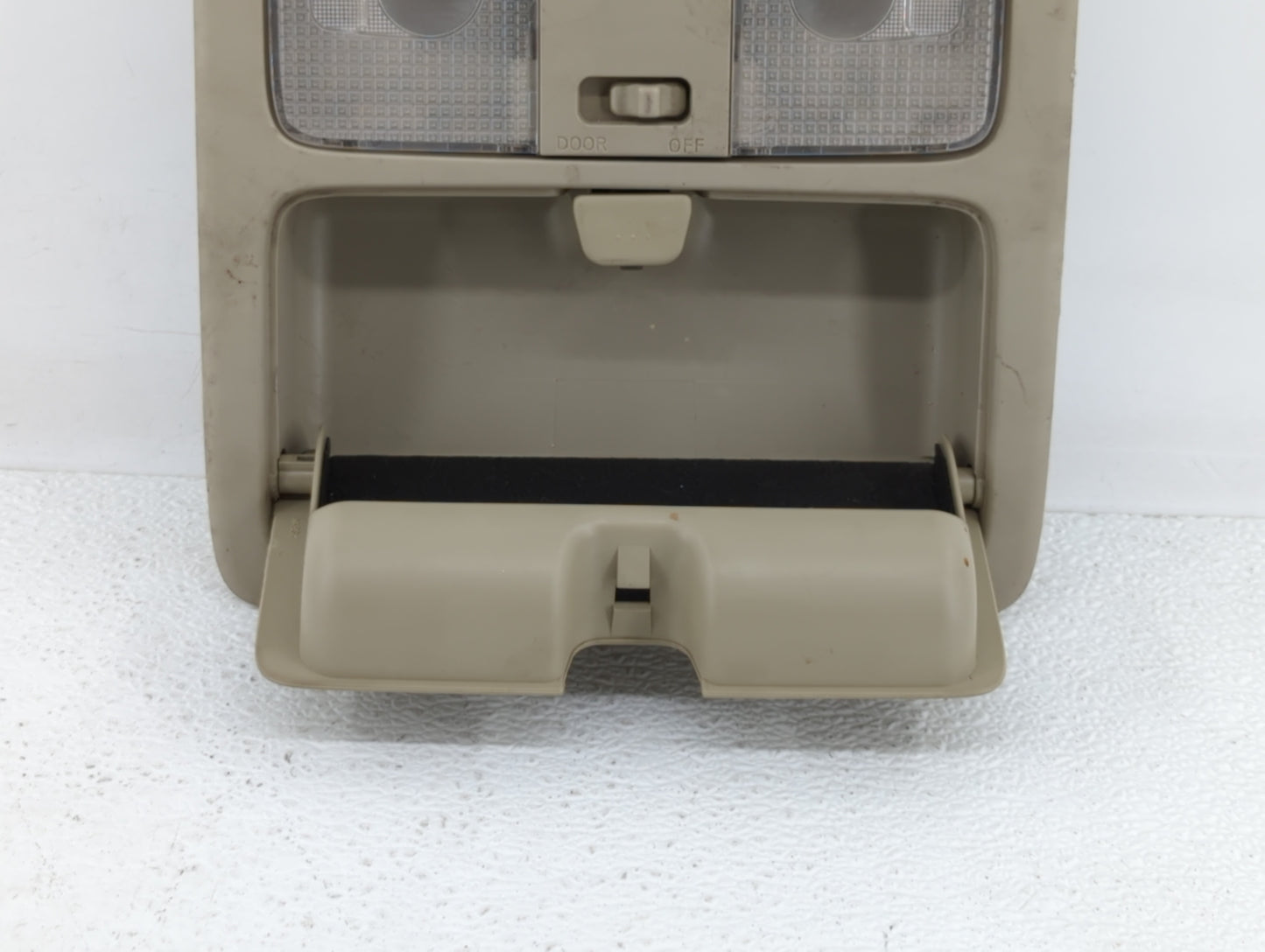 2003 Infiniti G35 Overhead Roof Console Beige - Oemusedautoparts1.com