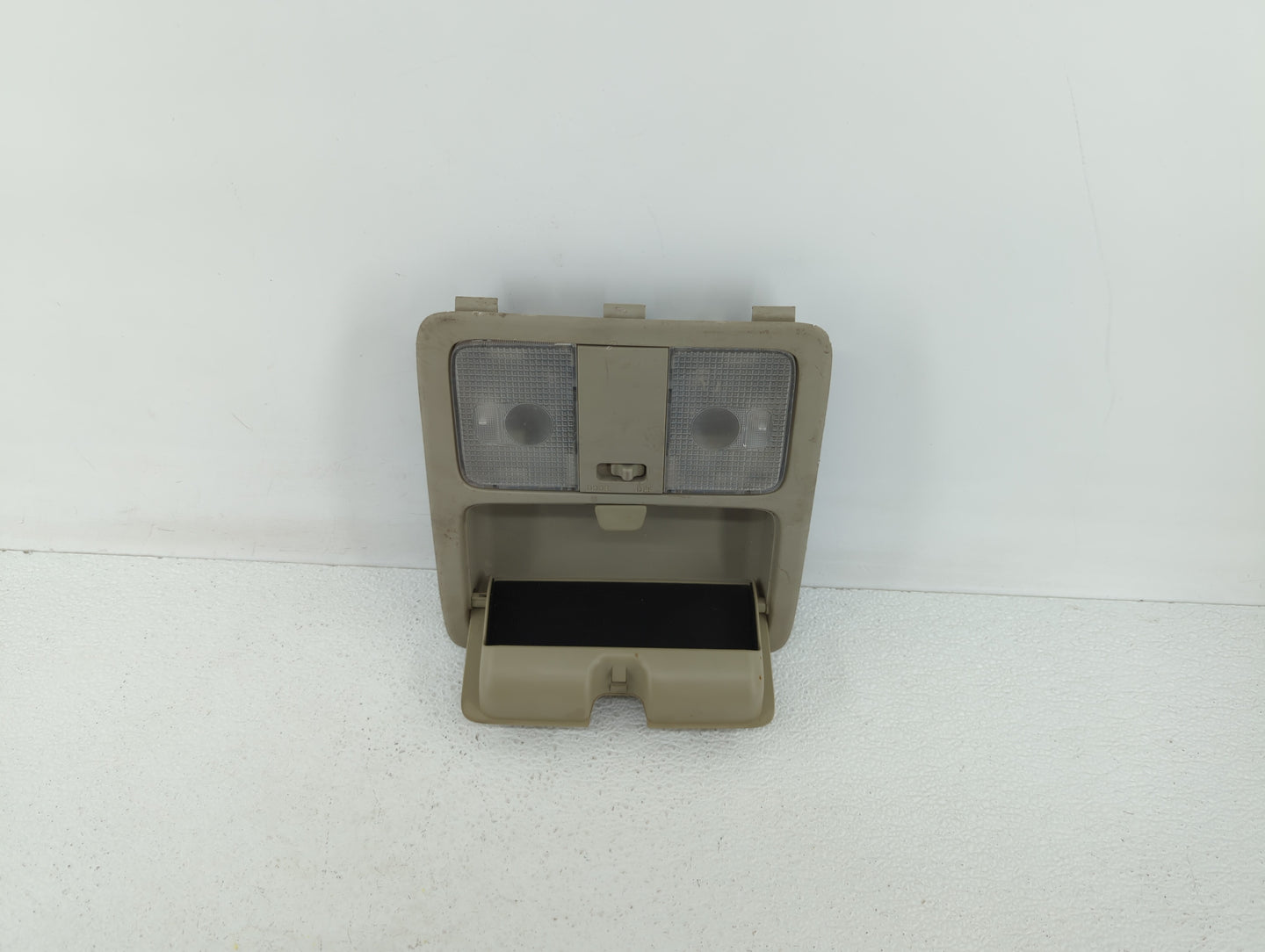 2003 Infiniti G35 Overhead Roof Console Beige - Oemusedautoparts1.com