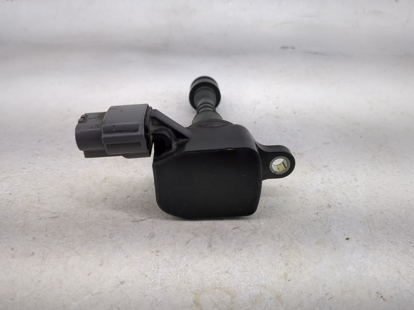 2003 Infiniti I35 Ignition Coil Igniter Pack - Oemusedautoparts1.com
