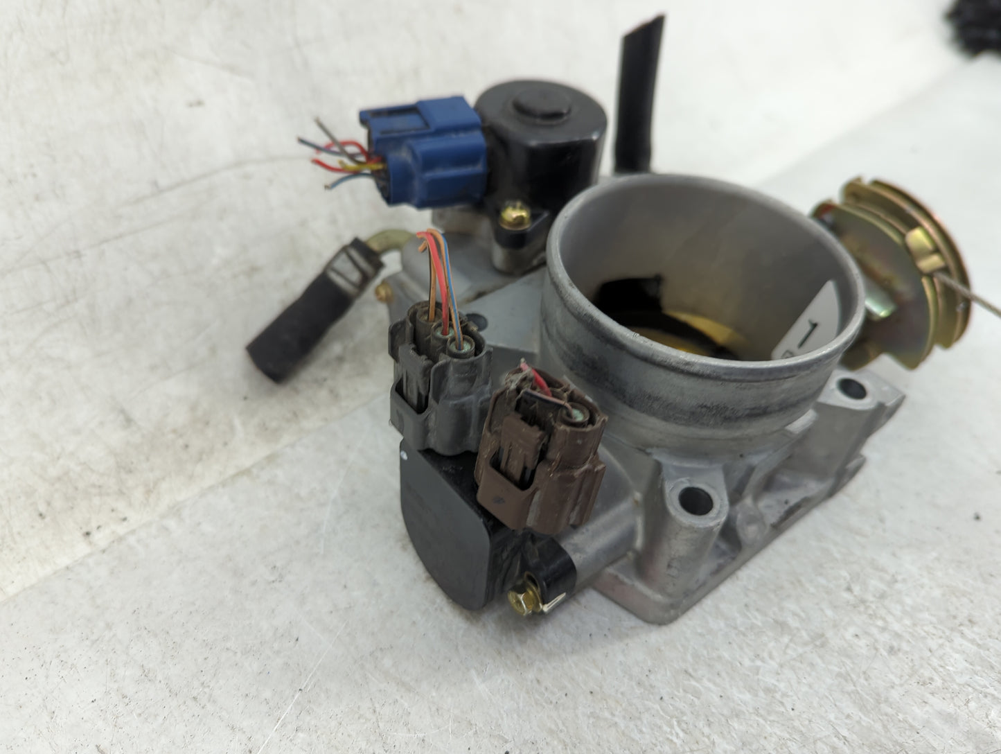 2001-2003 Infiniti Qx4 Throttle Body Fits Fits 2001 2002 2003 OEM Used Auto Parts - Oemusedautoparts1.com