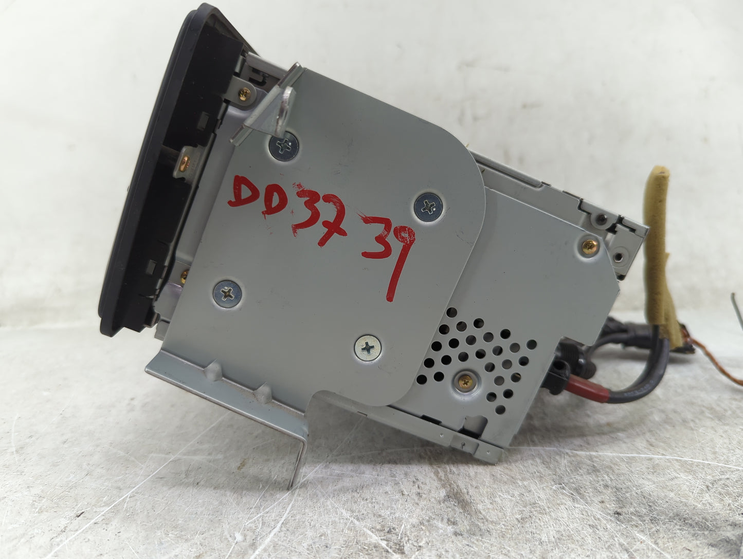 2002-2003 Infiniti Qx4 Radio AM FM Cd Player Receiver Replacement Fits Fits 2002 2003 OEM Used Auto Parts - Oemusedautoparts