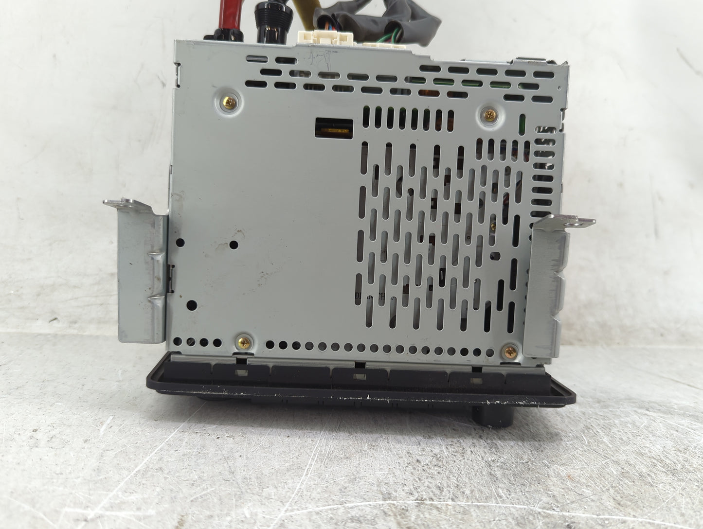 2002-2003 Infiniti Qx4 Radio AM FM Cd Player Receiver Replacement Fits Fits 2002 2003 OEM Used Auto Parts - Oemusedautoparts