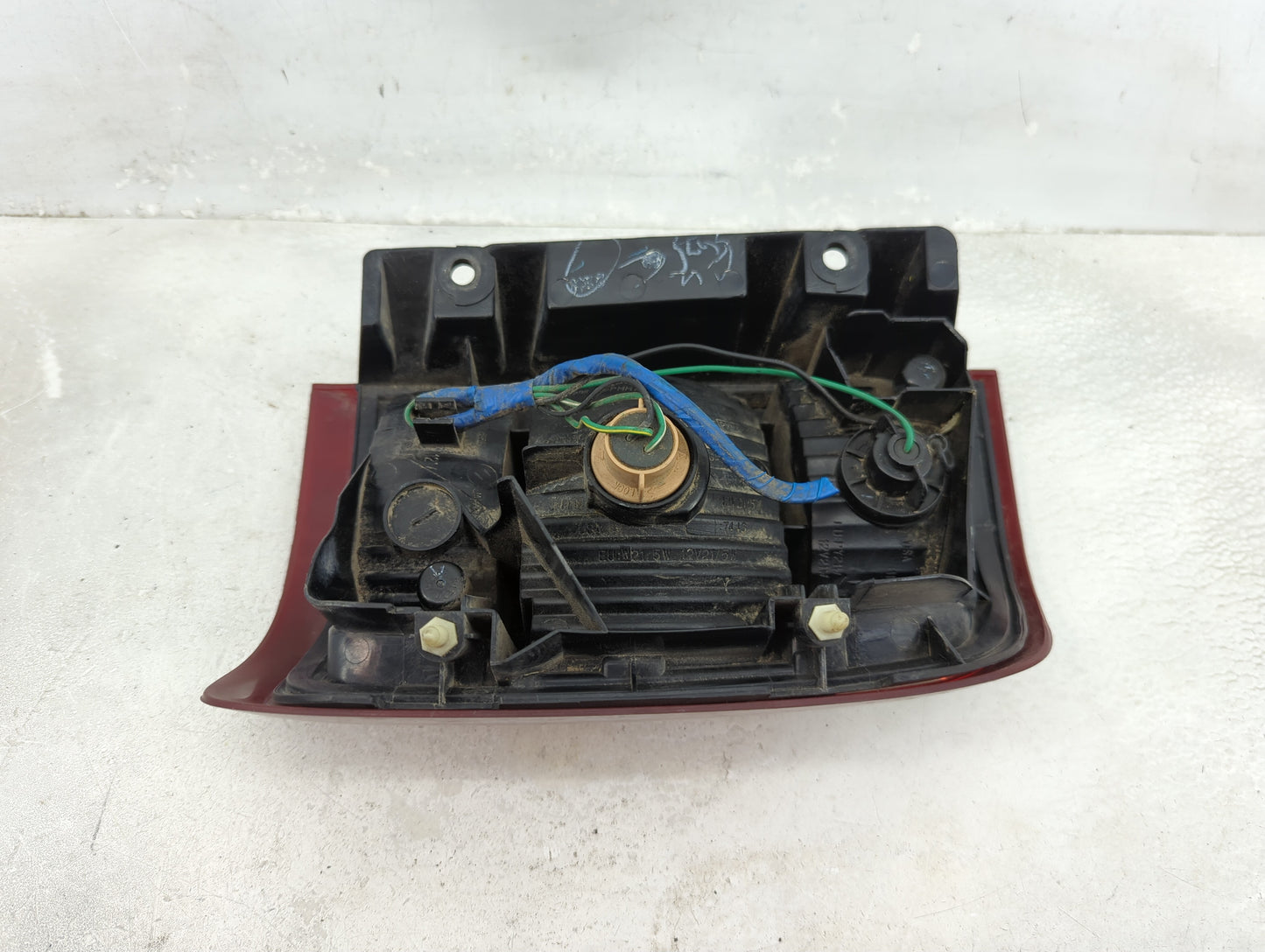 2001-2003 Infiniti Qx4 Tail Light Assembly Driver Left OEM P/N:220-63508 Fits Fits 2001 2002 2003 OEM Used Auto Parts - Oemu