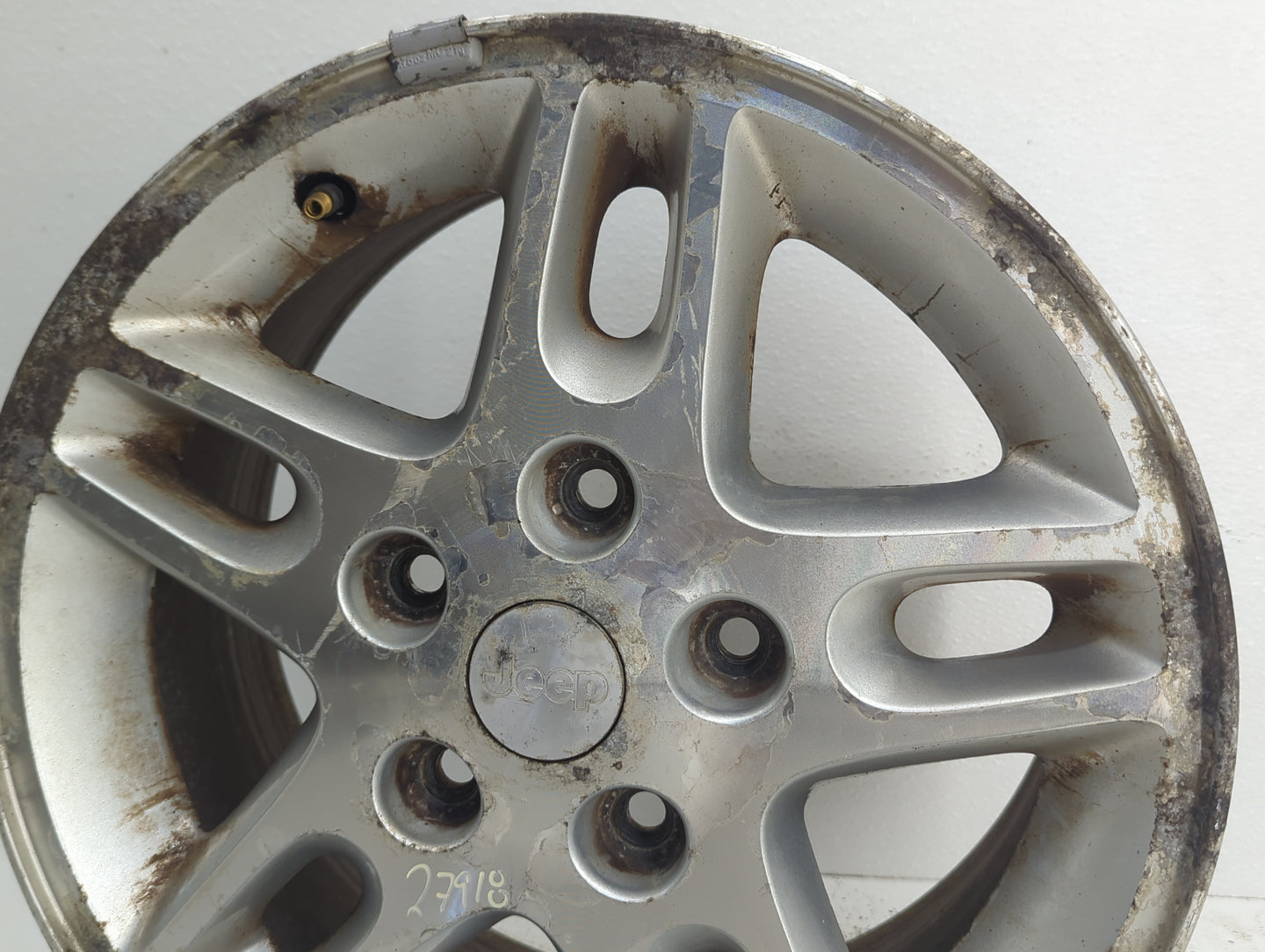 2002-2004 Jeep Grand Cherokee Oem Wheel Rim - Oemusedautoparts1.com