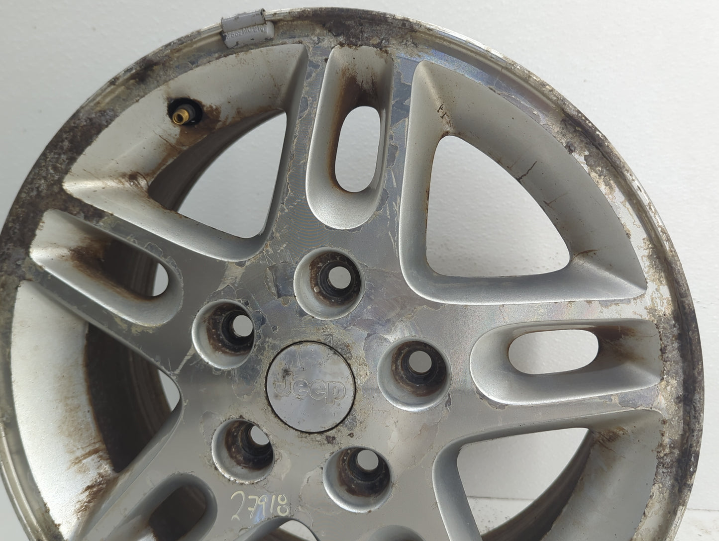 2002-2004 Jeep Grand Cherokee Oem Wheel Rim - Oemusedautoparts1.com