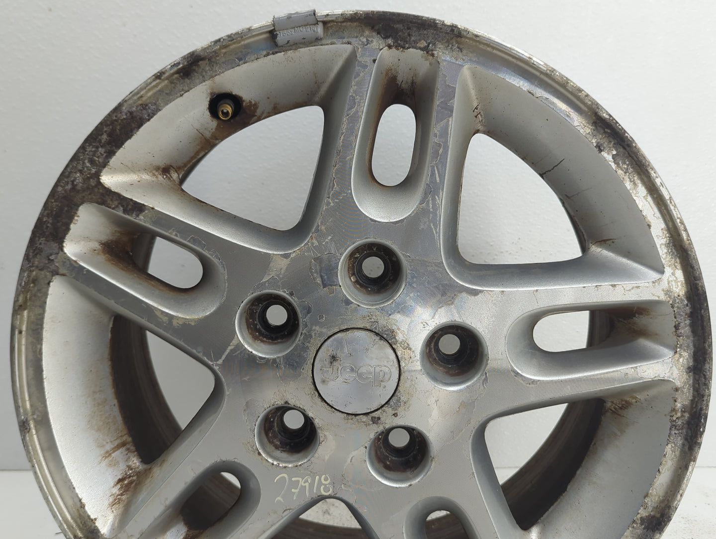 2002-2004 Jeep Grand Cherokee Oem Wheel Rim - Oemusedautoparts1.com