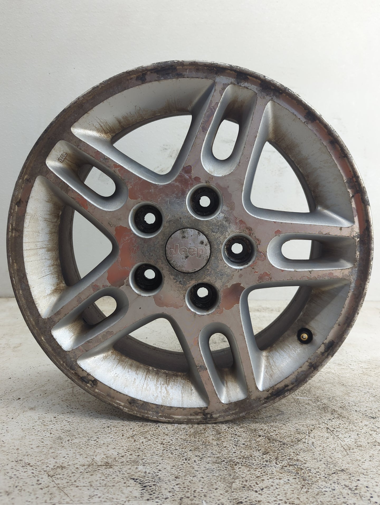 2002-2004 Jeep Grand Cherokee Oem Wheel Rim - Oemusedautoparts1.com