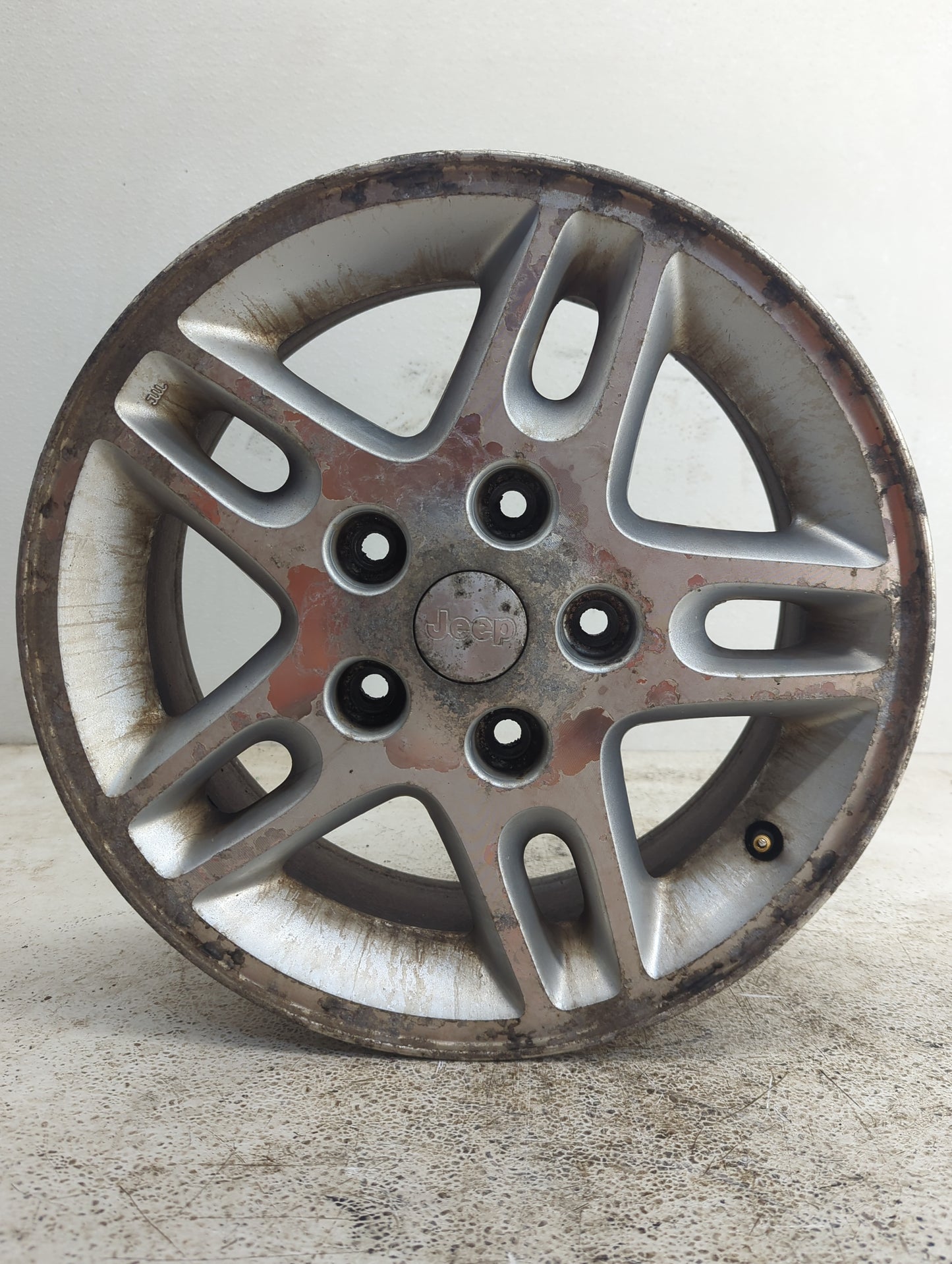 2002-2004 Jeep Grand Cherokee Oem Wheel Rim - Oemusedautoparts1.com