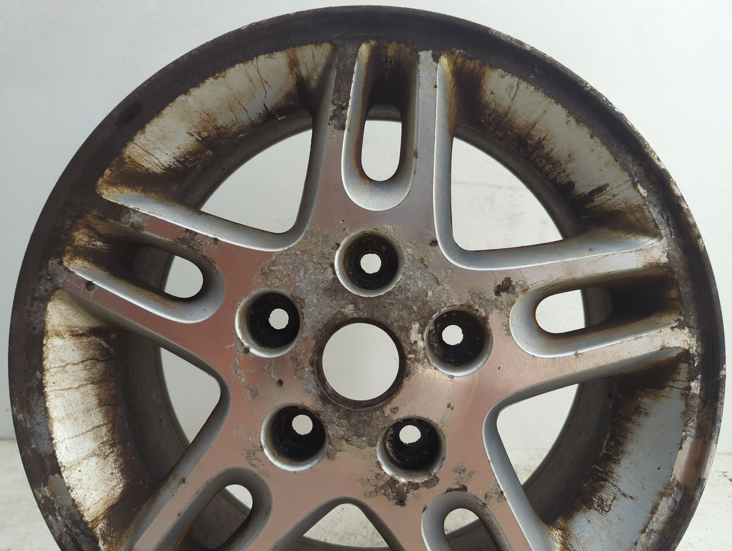 2002-2004 Jeep Grand Cherokee Oem Wheel Rim - Oemusedautoparts1.com