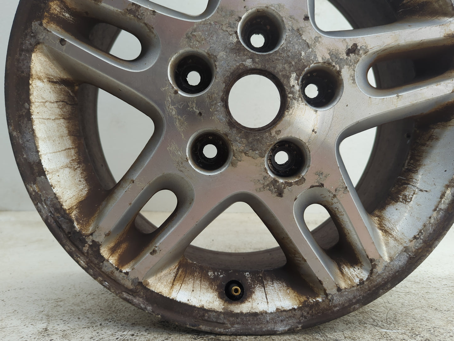 2002-2004 Jeep Grand Cherokee Oem Wheel Rim - Oemusedautoparts1.com