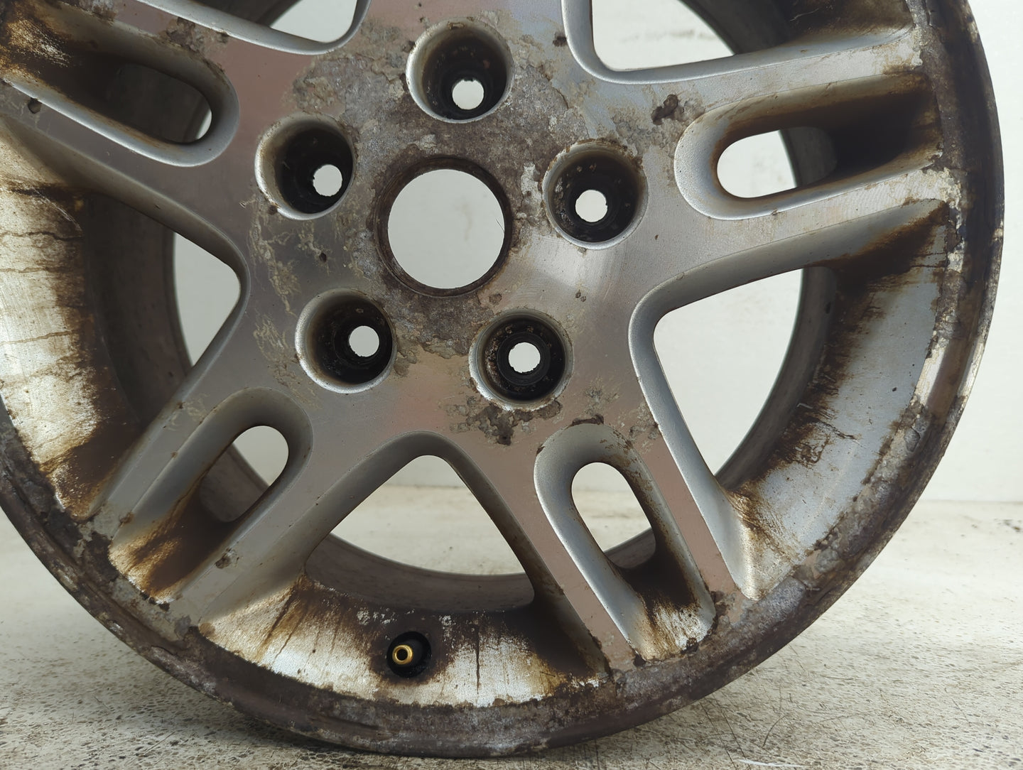 2002-2004 Jeep Grand Cherokee Oem Wheel Rim - Oemusedautoparts1.com