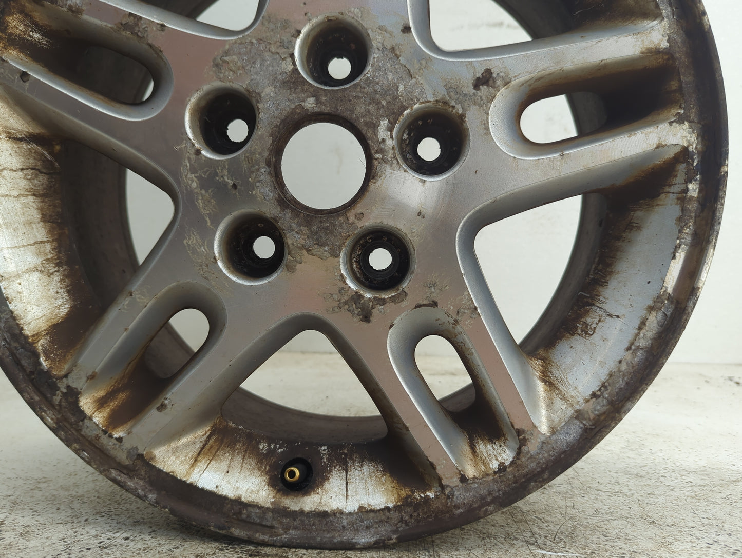 2002-2004 Jeep Grand Cherokee Oem Wheel Rim - Oemusedautoparts1.com