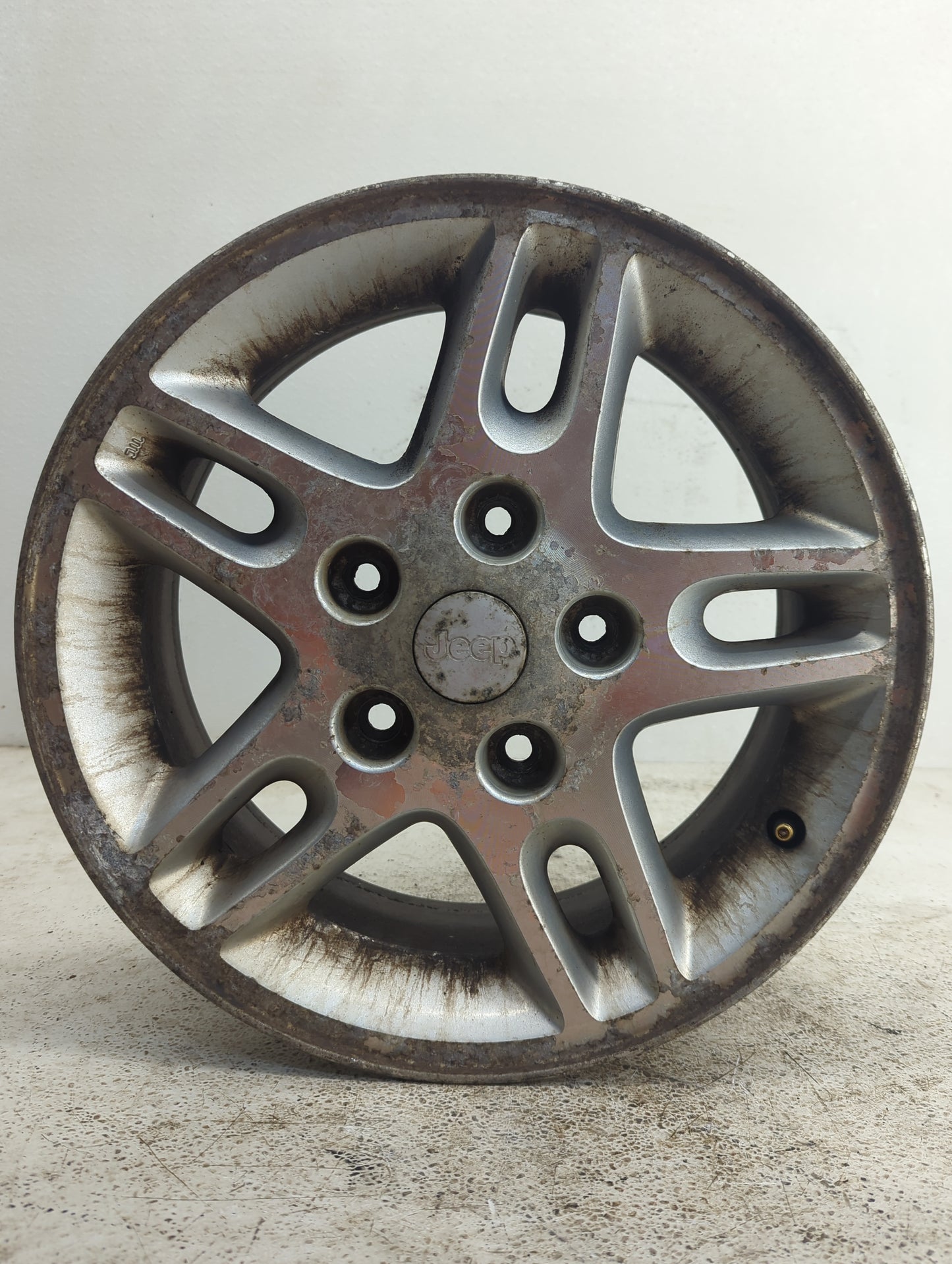 2002-2004 Jeep Grand Cherokee Oem Wheel Rim - Oemusedautoparts1.com