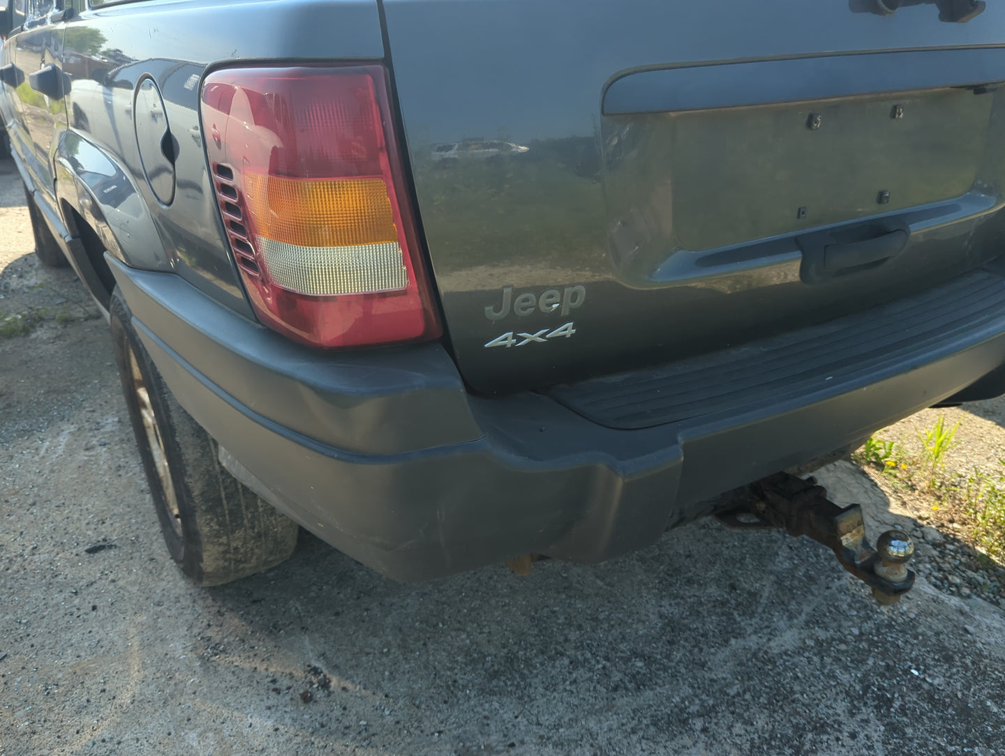 1999-2004 Jeep Grand Cherokee Rear Bumper Assembly Oem - Oemusedautoparts1.com